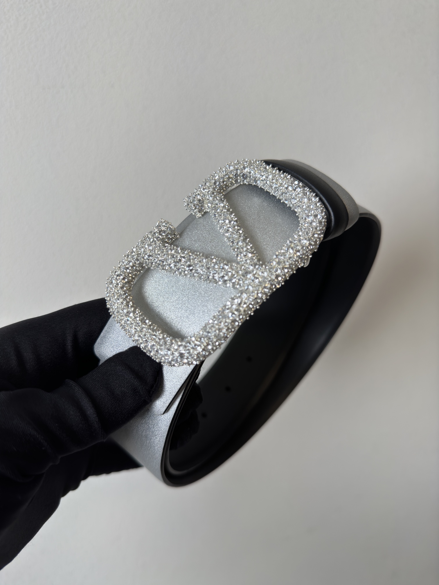 Bagsaaa Va1e*ntin0 Garavani Crystal VLogo Signature Silver 4cm