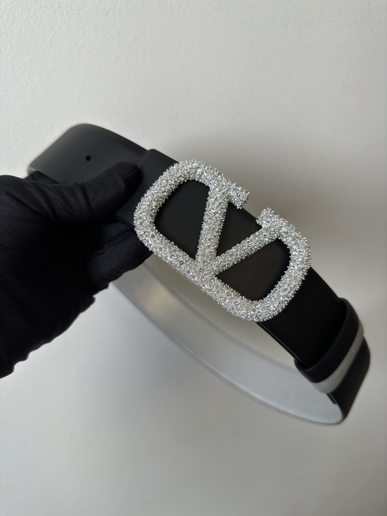 Bagsaaa Va1e*ntin0 Garavani Crystal VLogo Signature Black 4cm