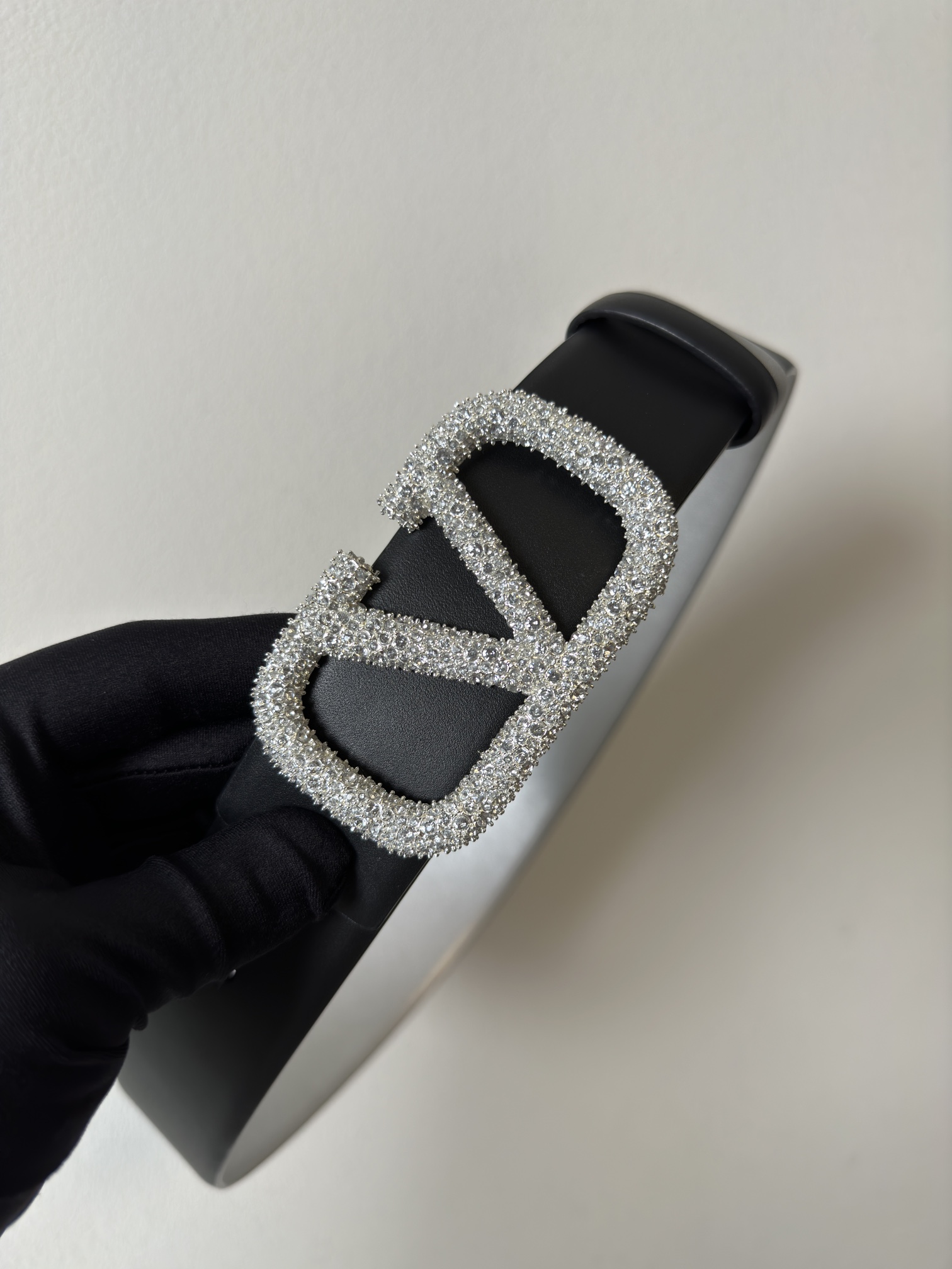 Bagsaaa Va1e*ntin0 Garavani Crystal VLogo Signature Black 4cm