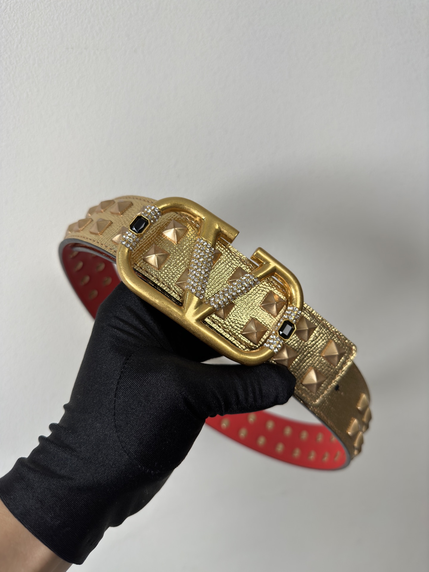 Bagsaaa Va1e*ntin0 VLogo Signature reversible stud belt gold 4cm