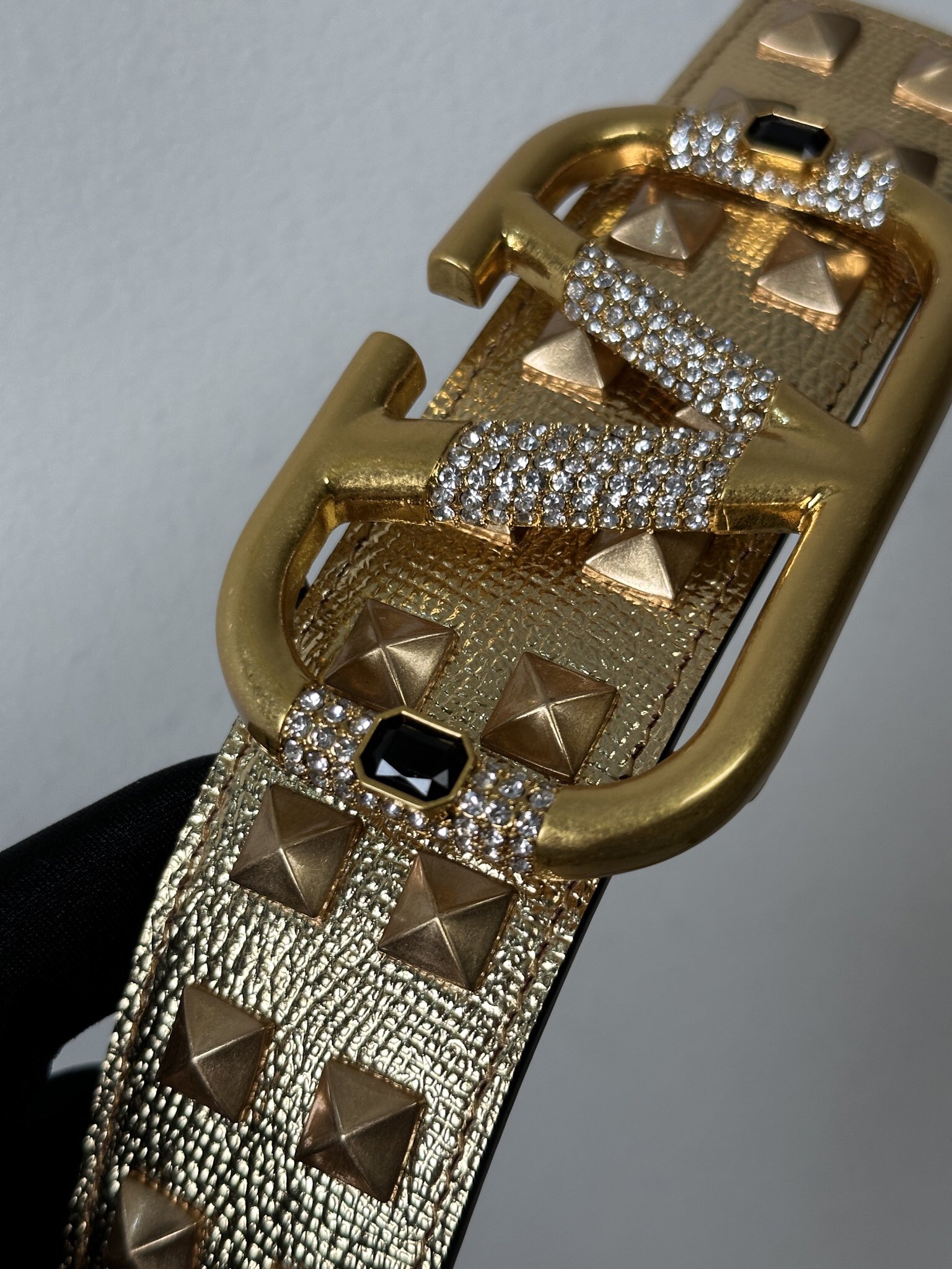 Bagsaaa Va1e*ntin0 VLogo Signature reversible stud belt gold 4cm