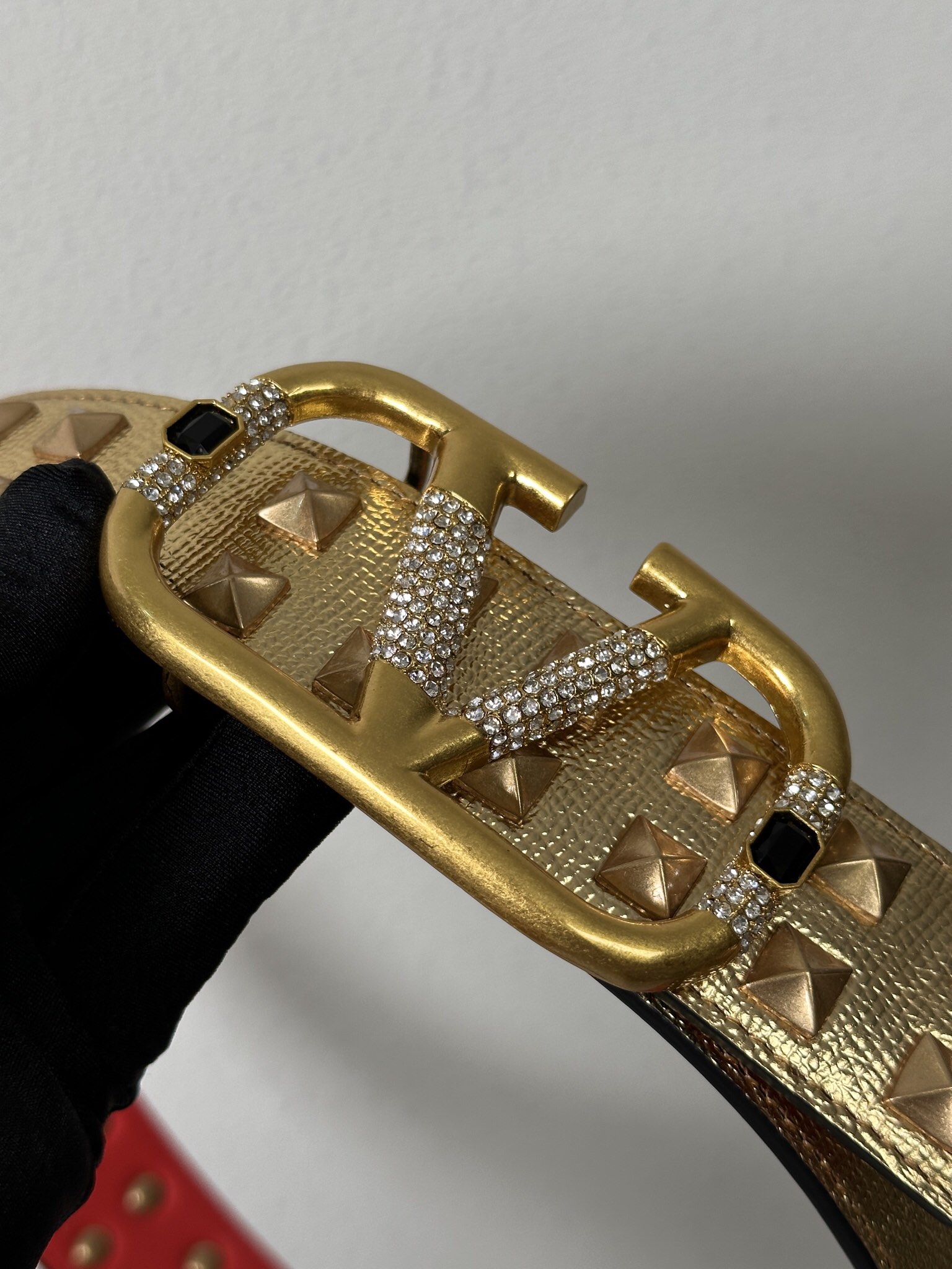 Bagsaaa Va1e*ntin0 VLogo Signature reversible stud belt gold 4cm