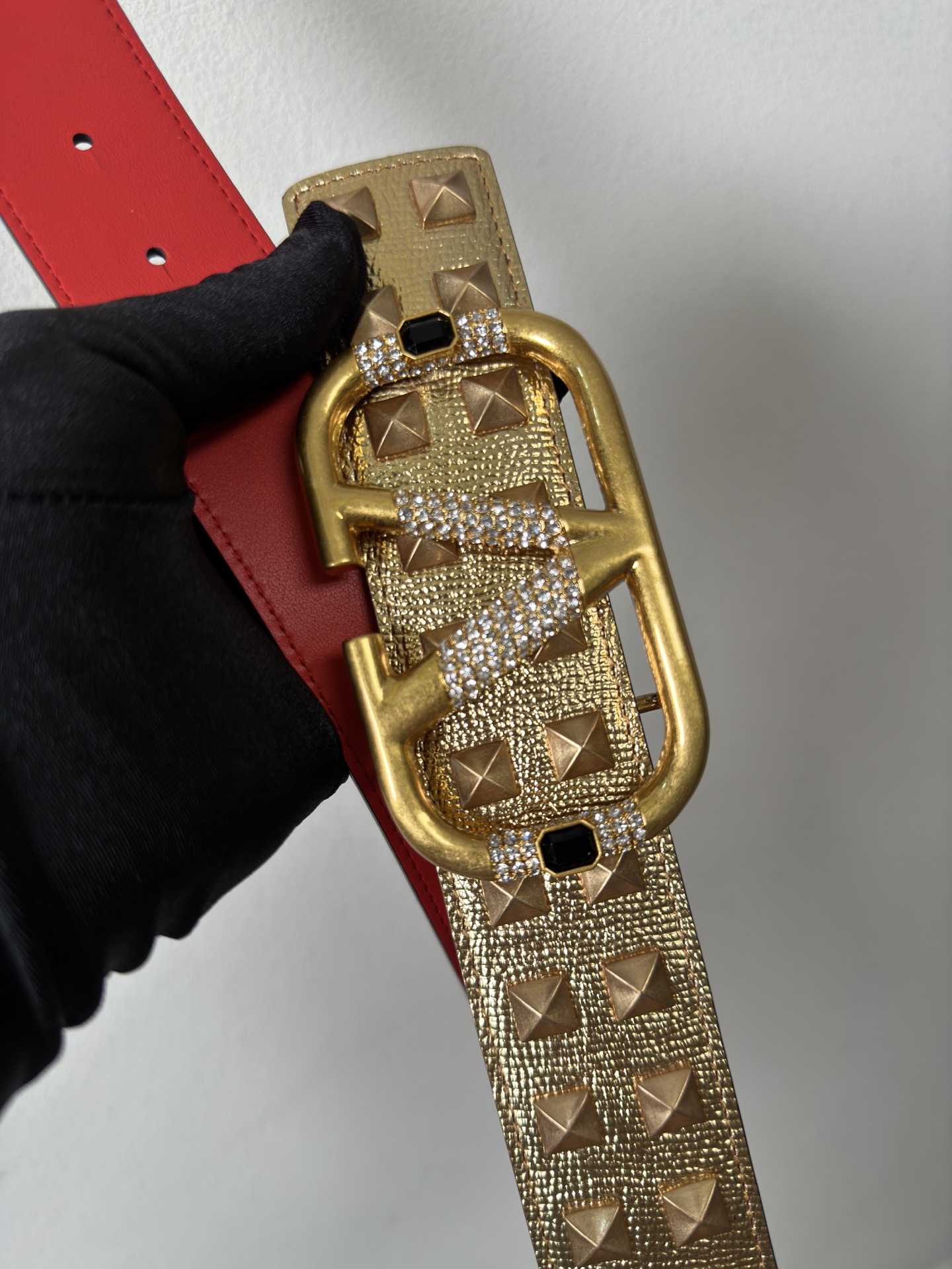 Bagsaaa Va1e*ntin0 VLogo Signature reversible stud belt gold 4cm