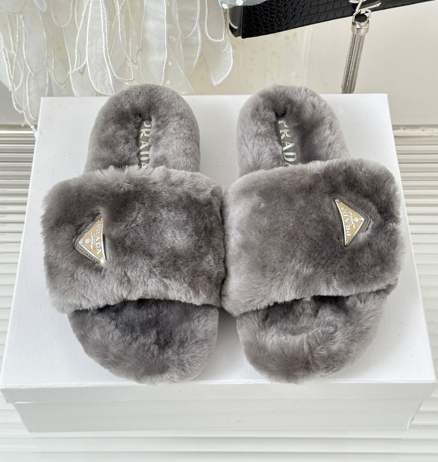 Bagsaaa Pra*a Fur Leather Grey Slides 