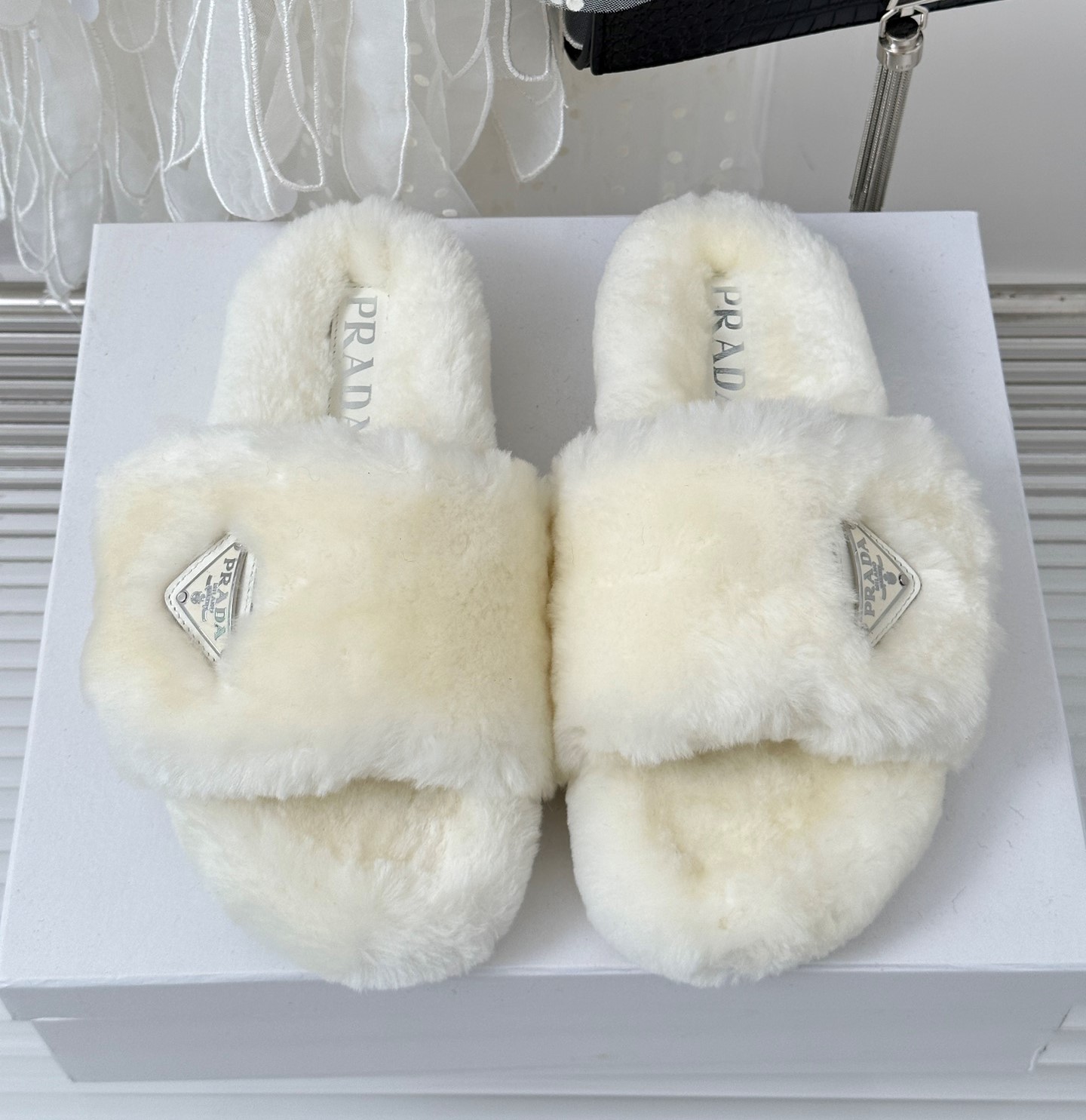 Bagsaaa Pra*a Fur Leather Black Slides