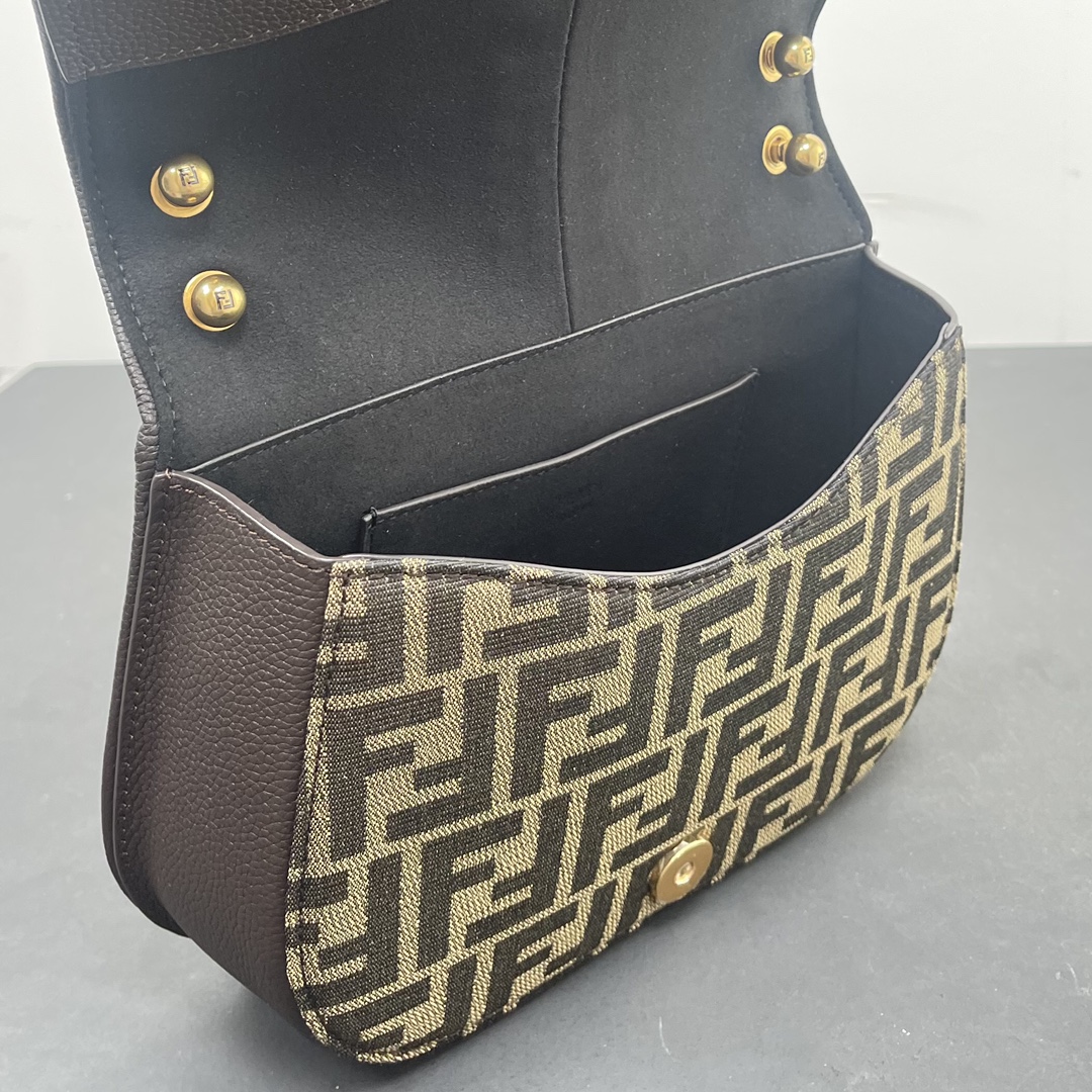 Bagsaaa F**di Cmon Brown FF jacquard fabric and leather bag - 25x20x7cm