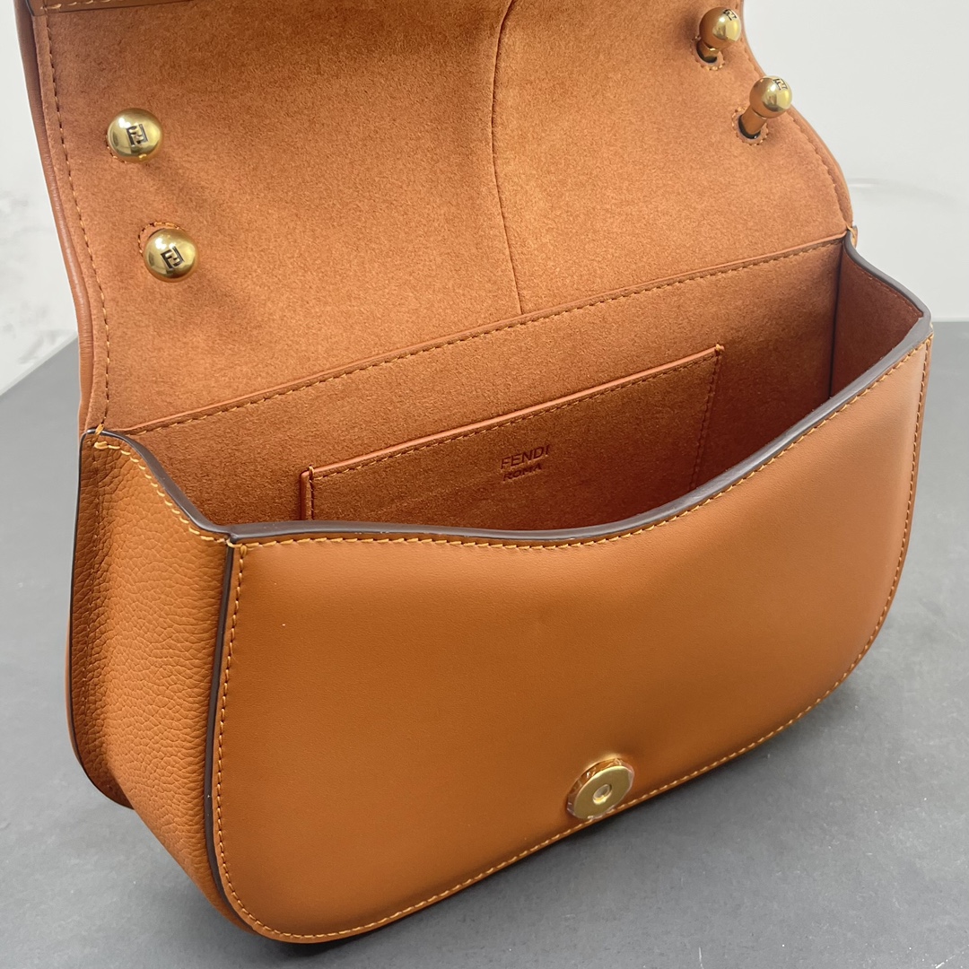 Bagsaaa F**di Cmon Brown leather bag - 25x20x7cm