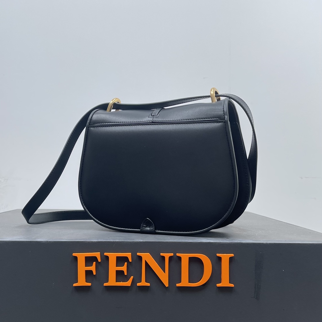 Bagsaaa F**di Cmon Black leather bag - 25x20x7cm
