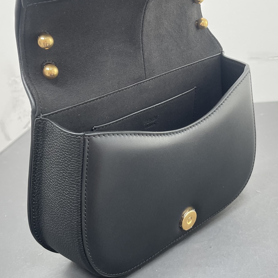 Bagsaaa F**di Cmon Black leather bag - 25x20x7cm