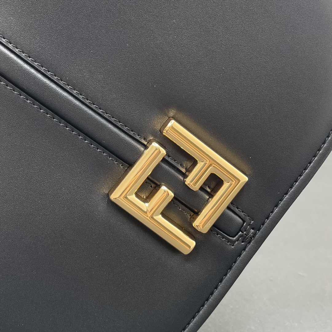 Bagsaaa F**di Cmon Black leather bag - 25x20x7cm