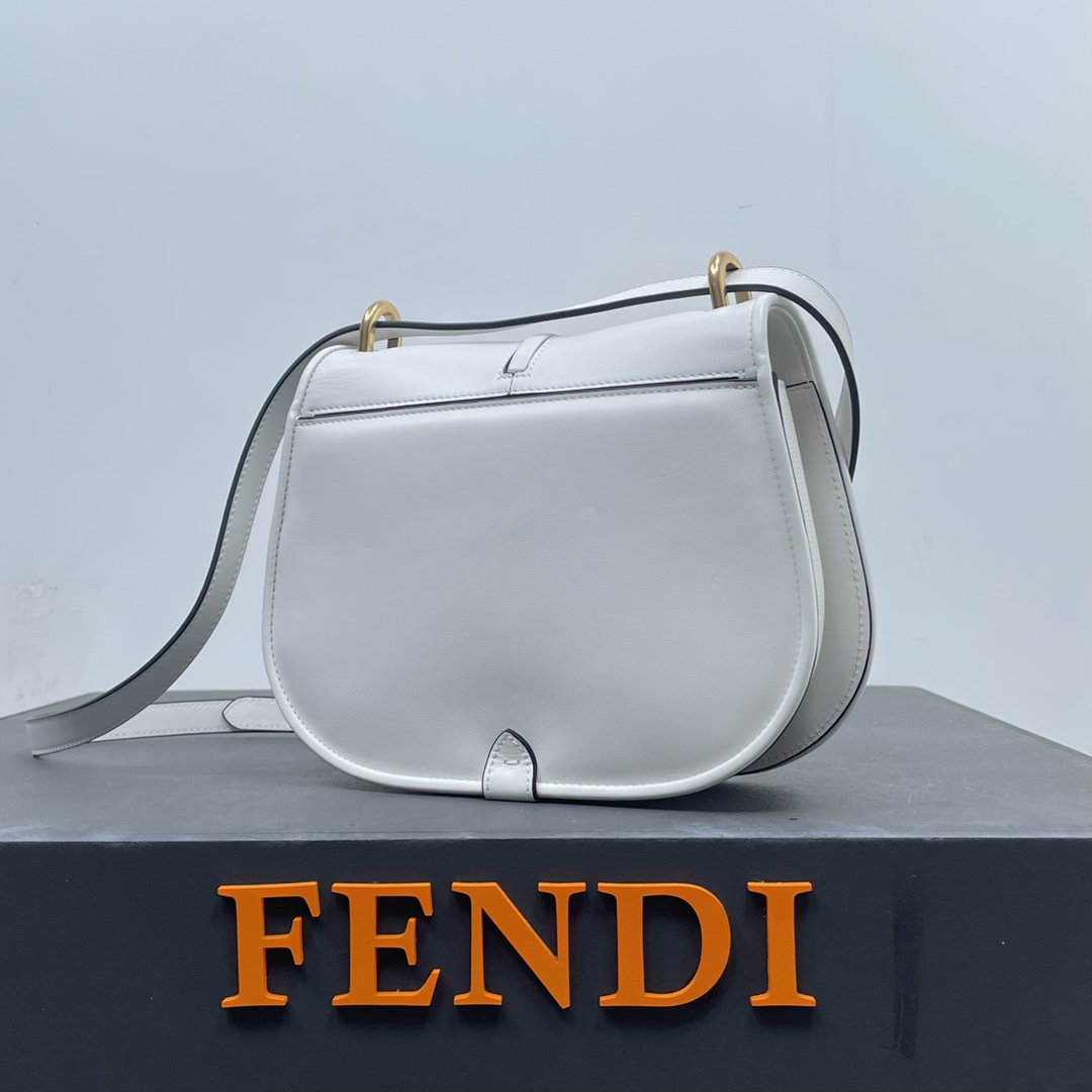 Bagsaaa F**di Cmon White leather bag - 25x20x7cm