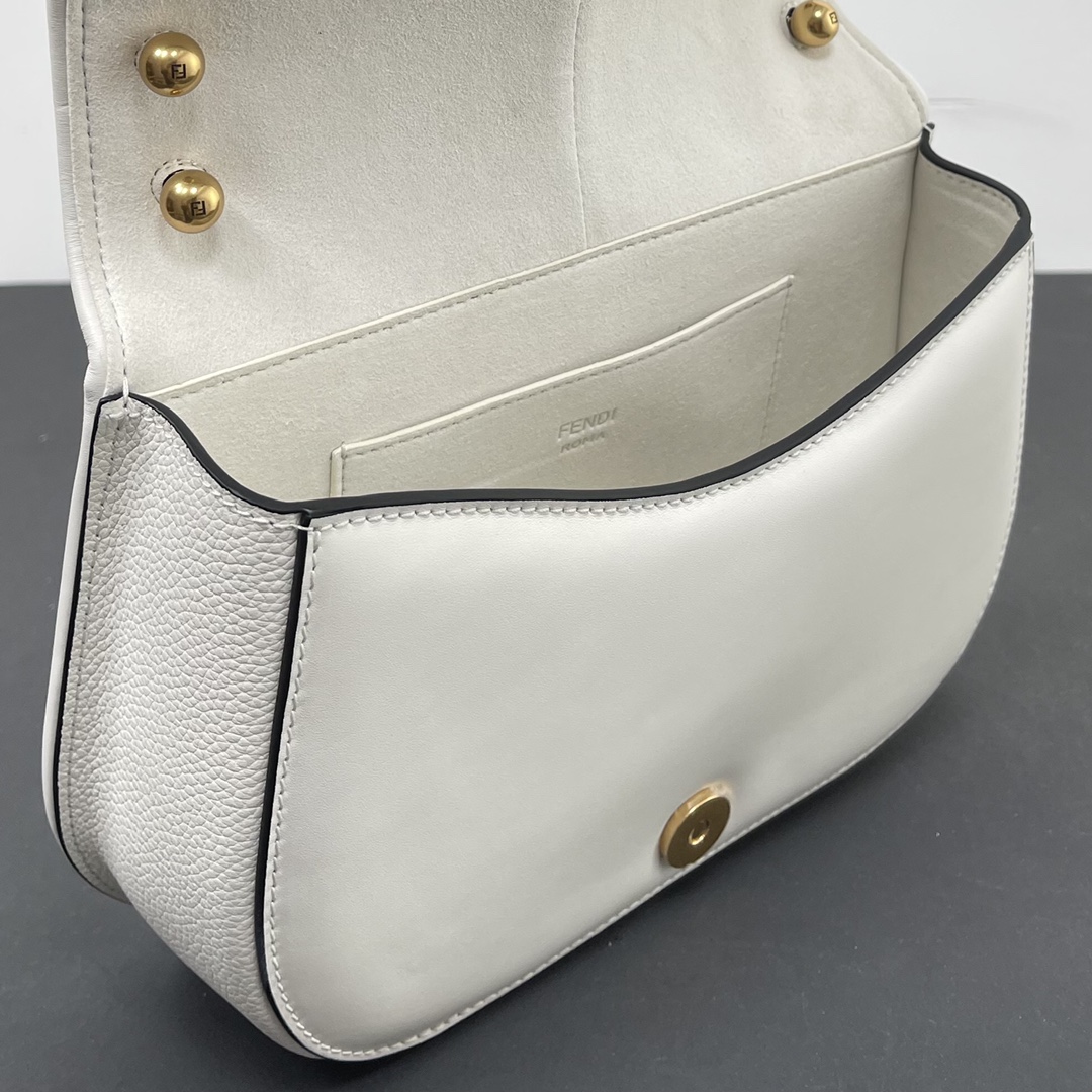 Bagsaaa F**di Cmon White leather bag - 25x20x7cm