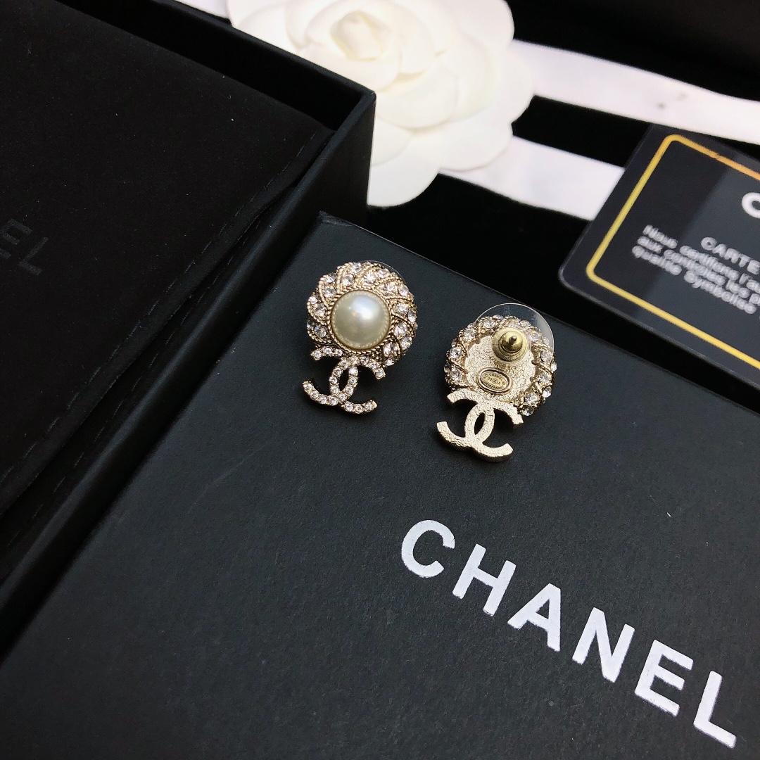 Bagsaaa Ch**el Teardrop Pearl Gold Earrings
