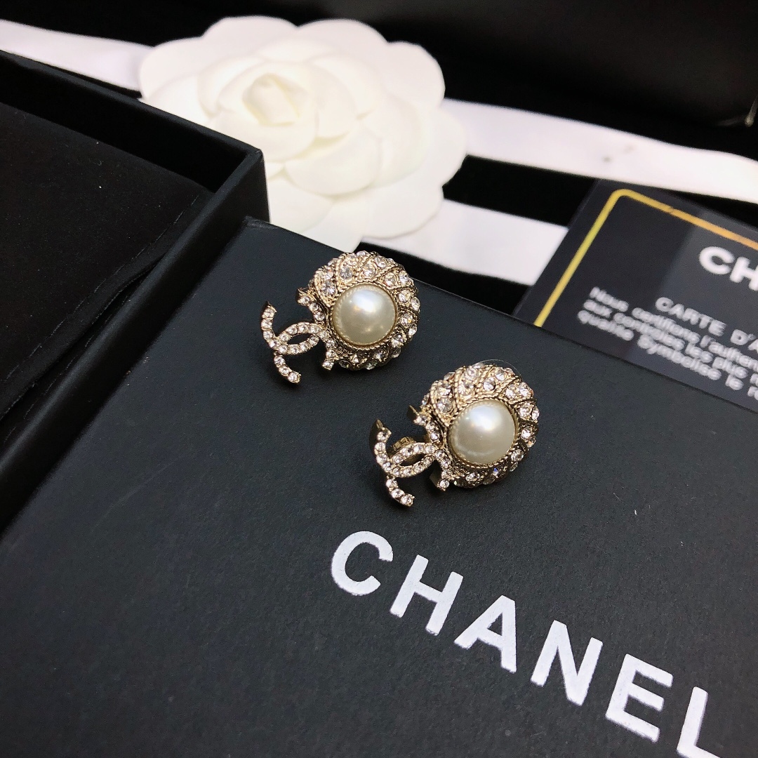 Bagsaaa Ch**el Teardrop Pearl Gold Earrings