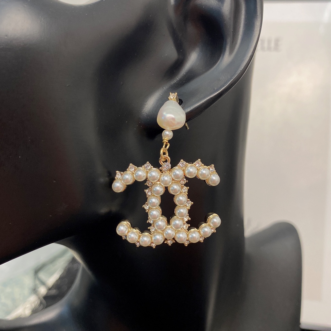 Bagsaaa Ch**el Crytal Pearl Gold Earrings