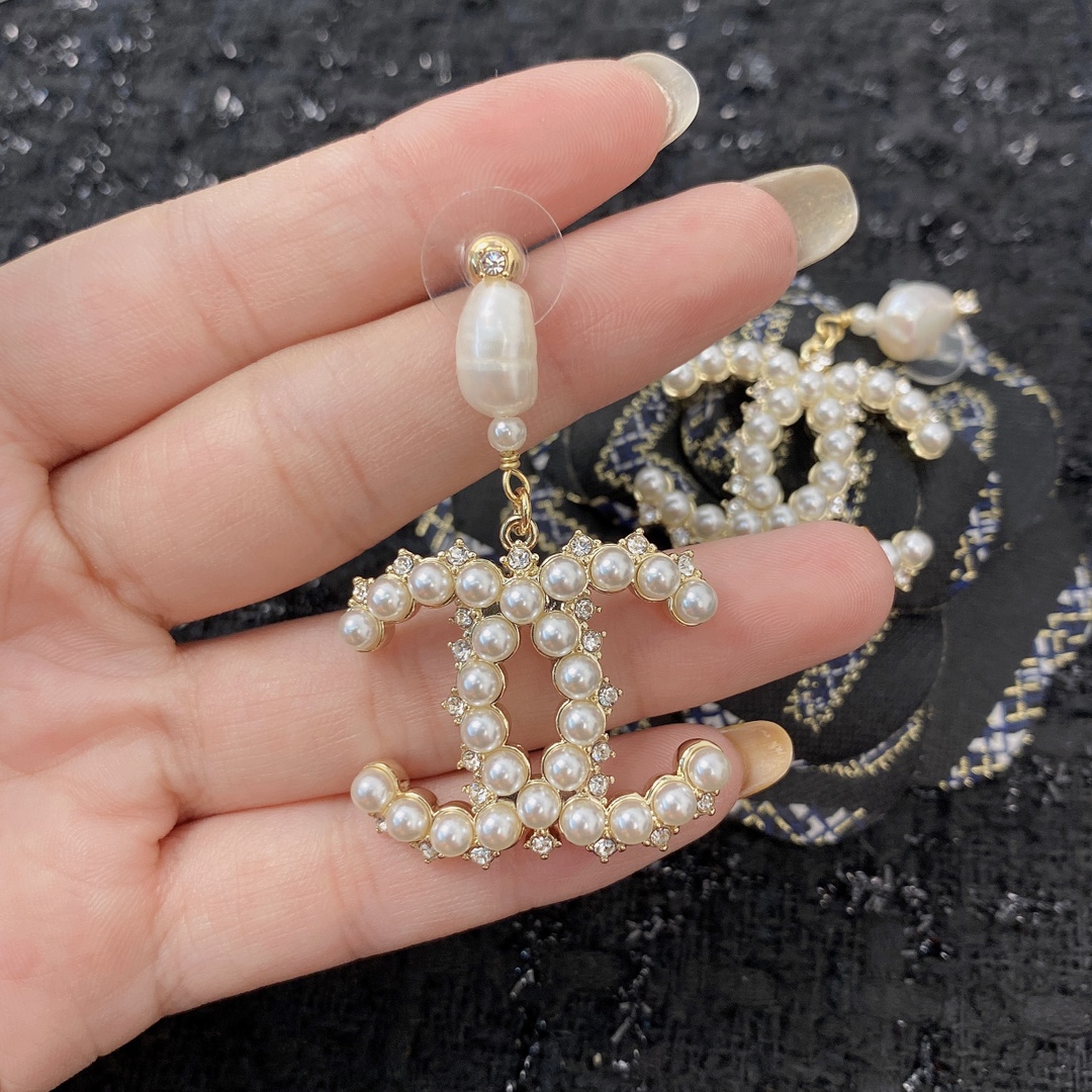 Bagsaaa Ch**el Crytal Pearl Gold Earrings