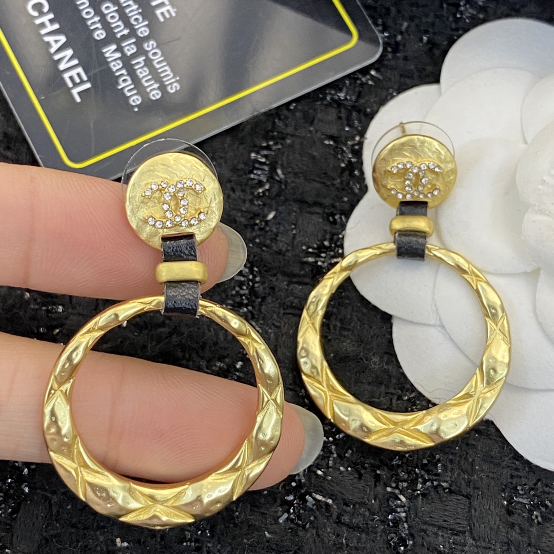 Bagsaaa Ch**el Hoop Gold Earrings