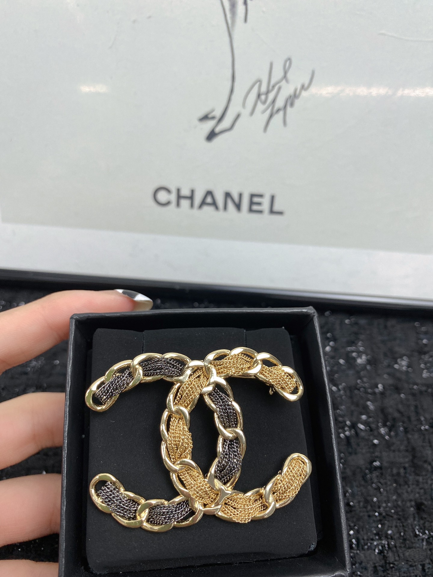 Bagsaaa Ch**el Black and Gold Brooch