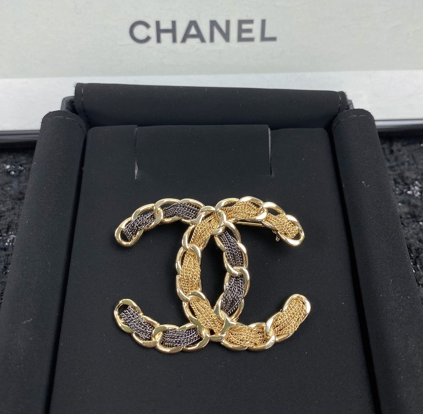 Bagsaaa Ch**el Black and Gold Brooch
