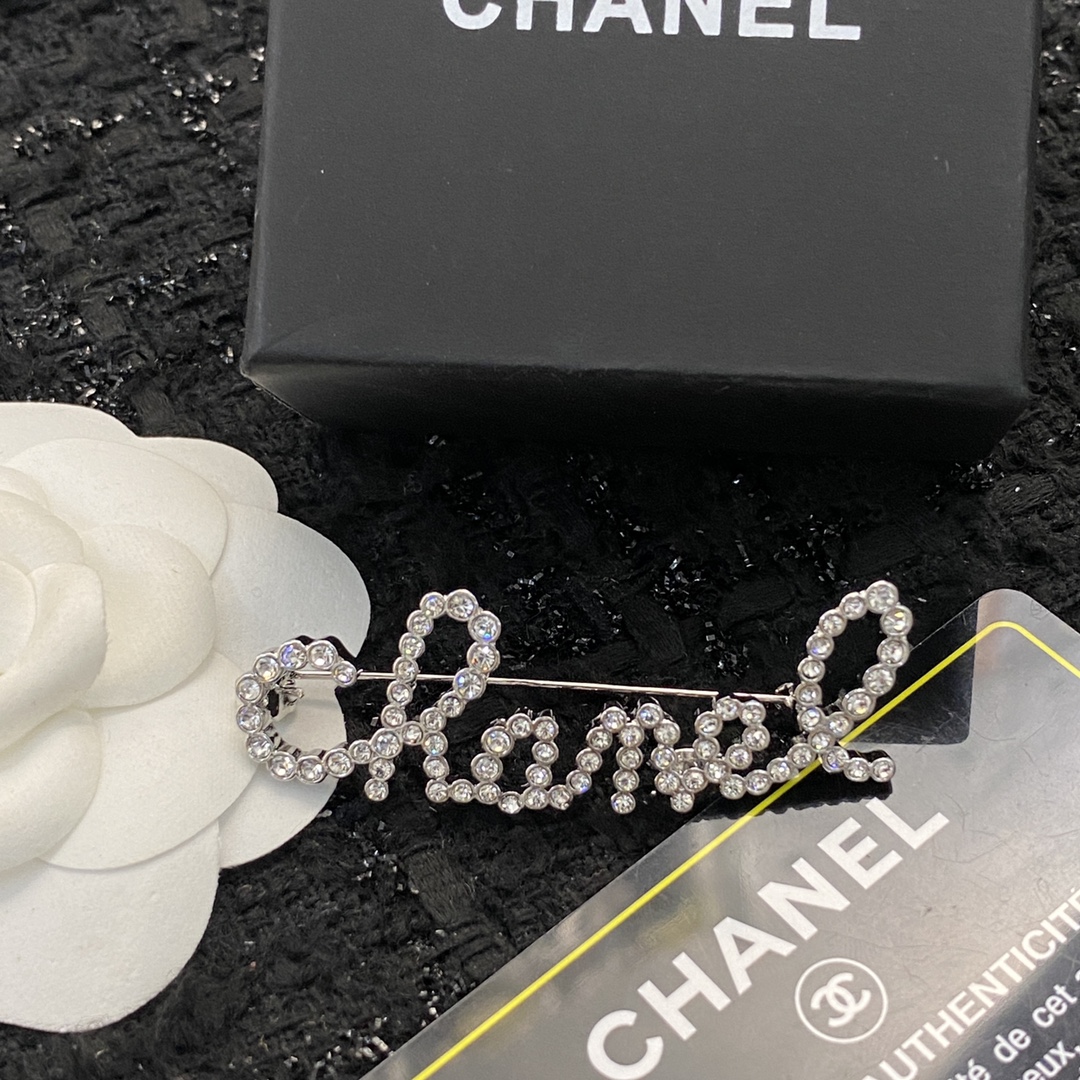 Bagsaaa Ch**el Crystal Silver Brooch