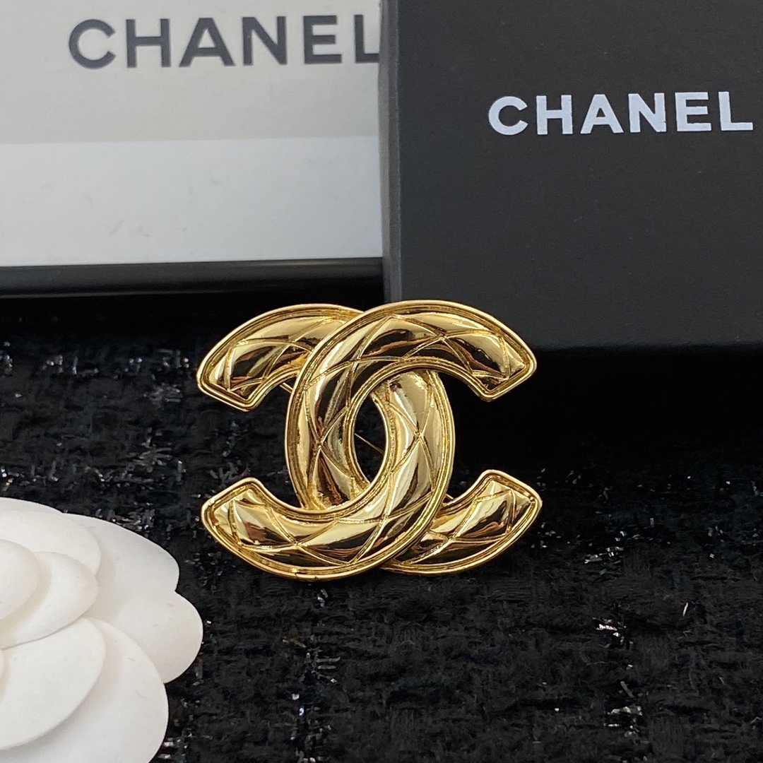 Bagsaaa Ch**el Sall Gold Brooch
