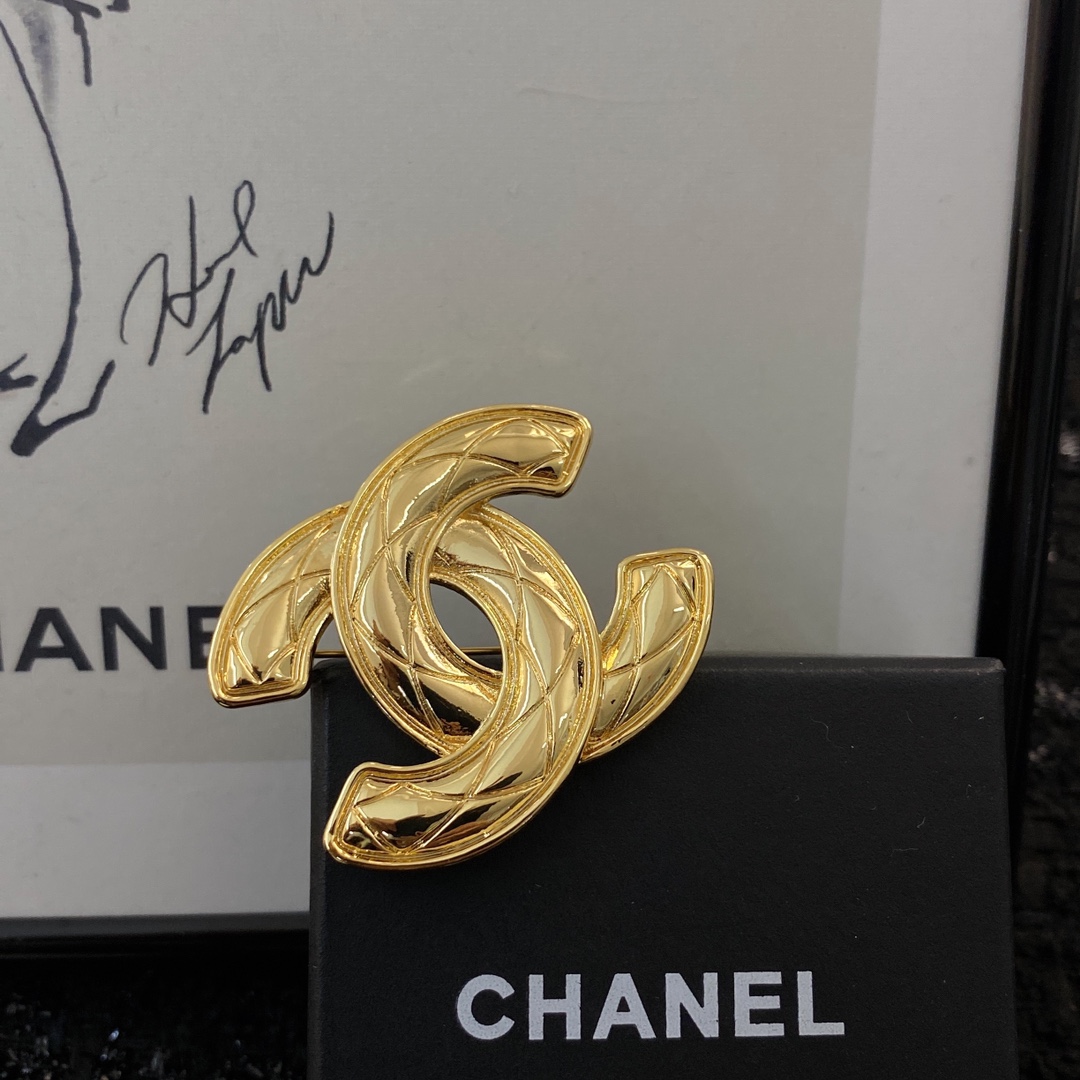Bagsaaa Ch**el Sall Gold Brooch