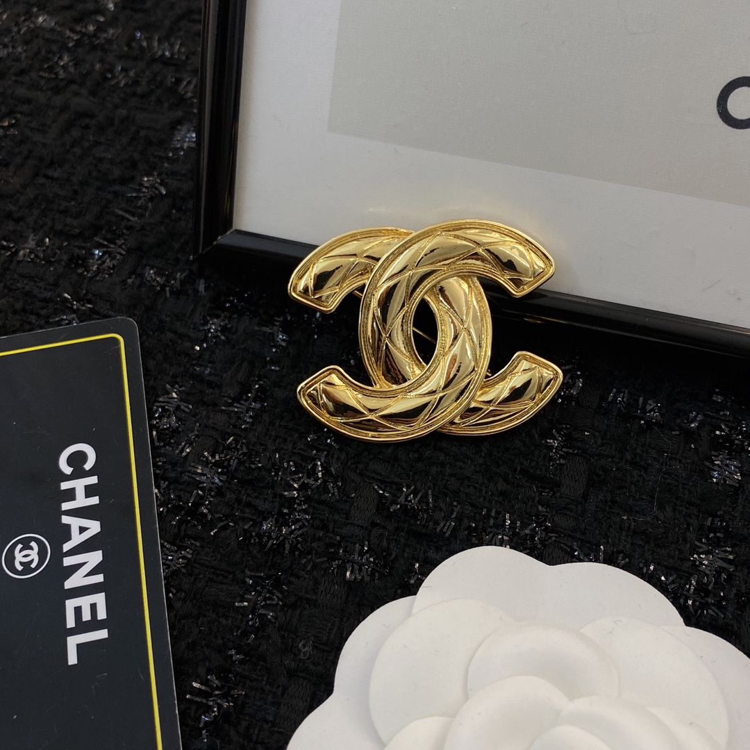 Bagsaaa Ch**el Sall Gold Brooch