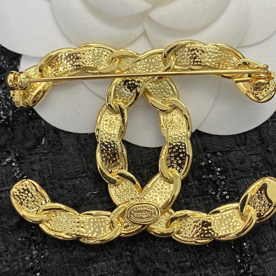 Bagsaaa Ch**el Gold and Crystal Brooch