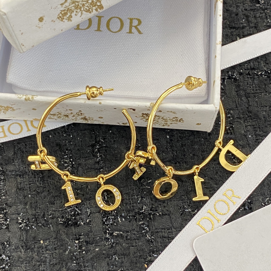 Bagsaaa D10r Hoop Gold Earrings