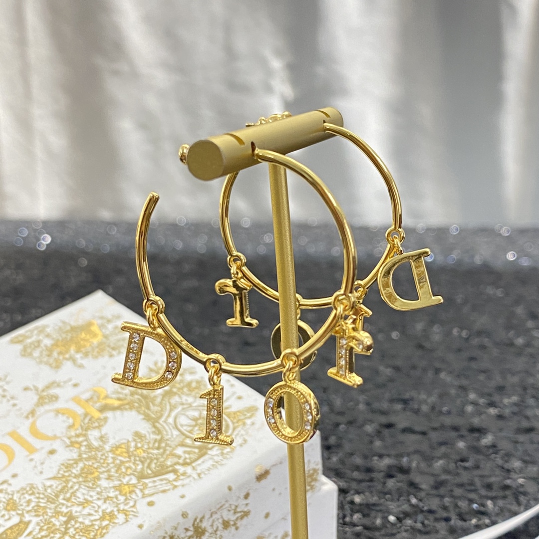 Bagsaaa D10r Hoop Gold Earrings