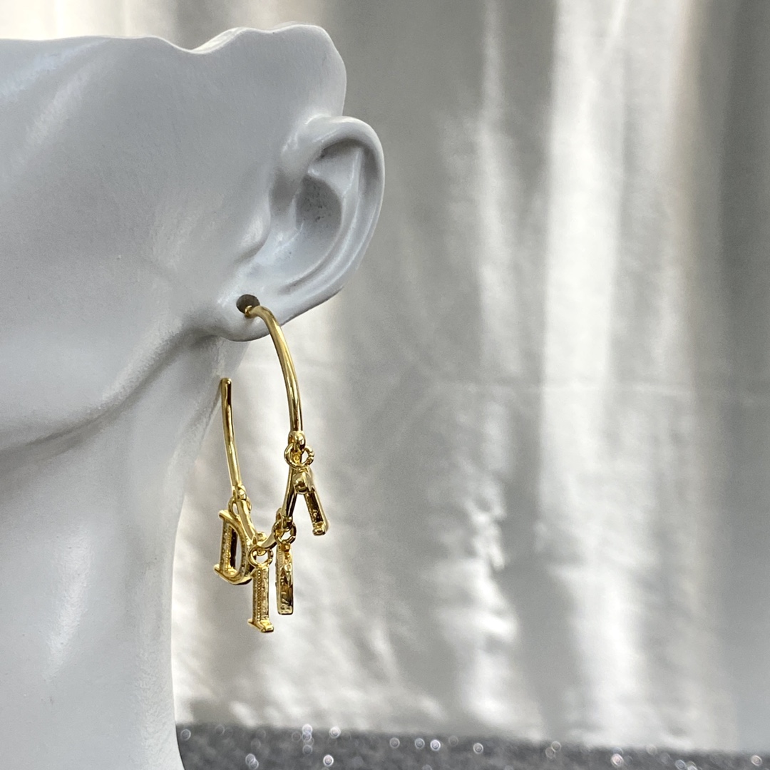 Bagsaaa D10r Hoop Gold Earrings