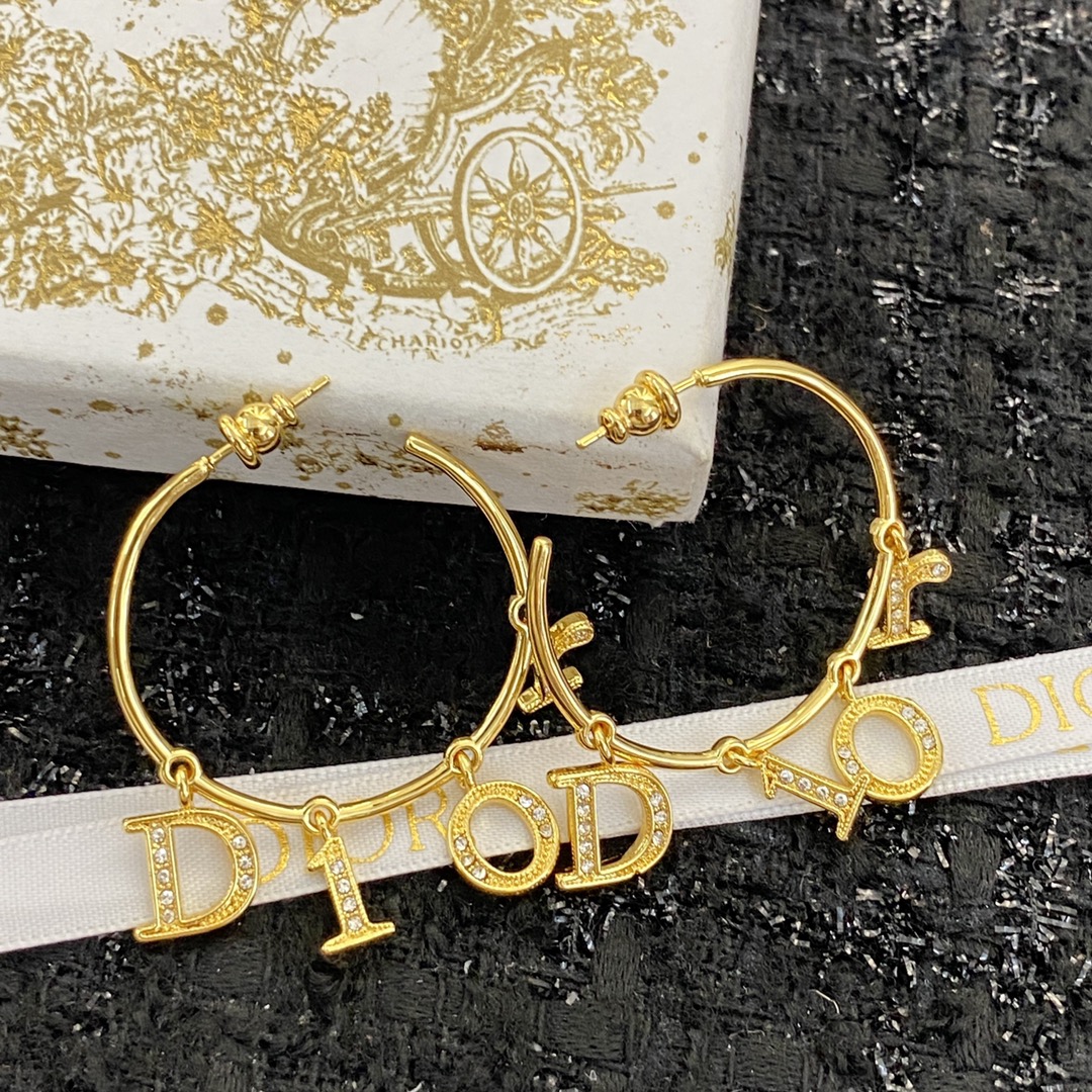 Bagsaaa D10r Hoop Gold Earrings