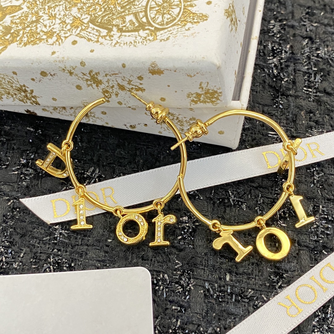 Bagsaaa D10r Hoop Gold Earrings