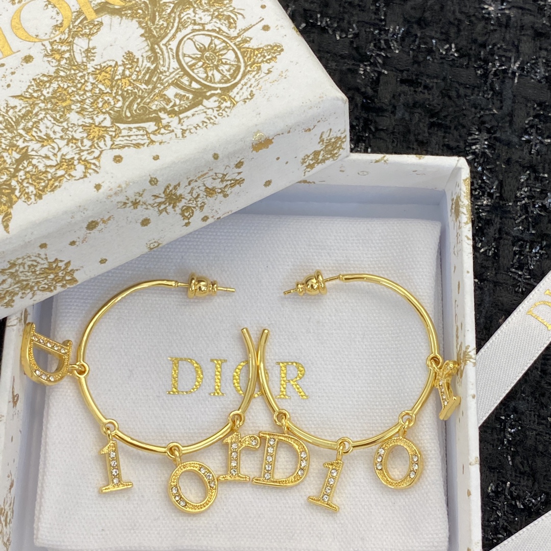 Bagsaaa D10r Hoop Gold Earrings