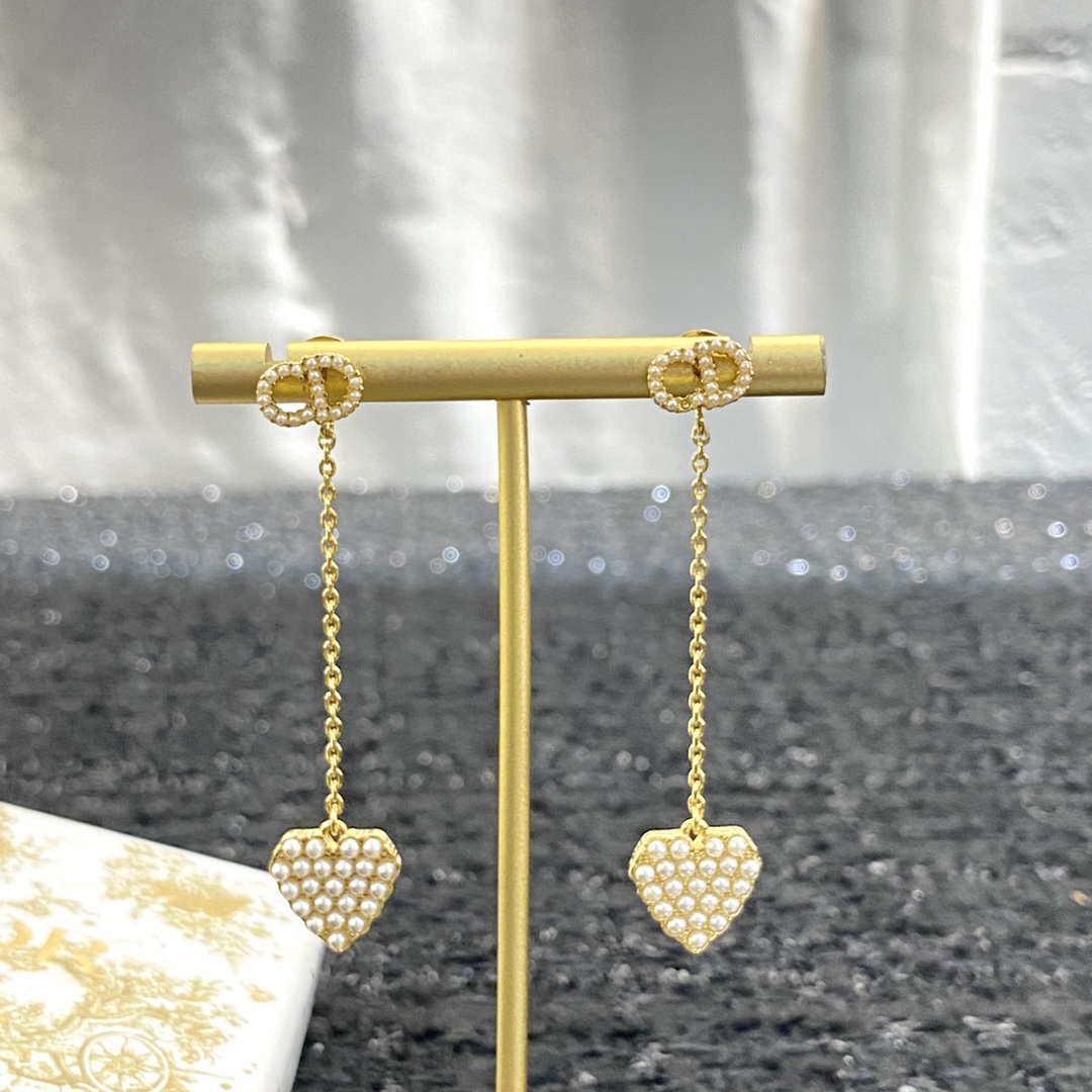 Bagsaaa D10r Heart Drop Gold Earrings