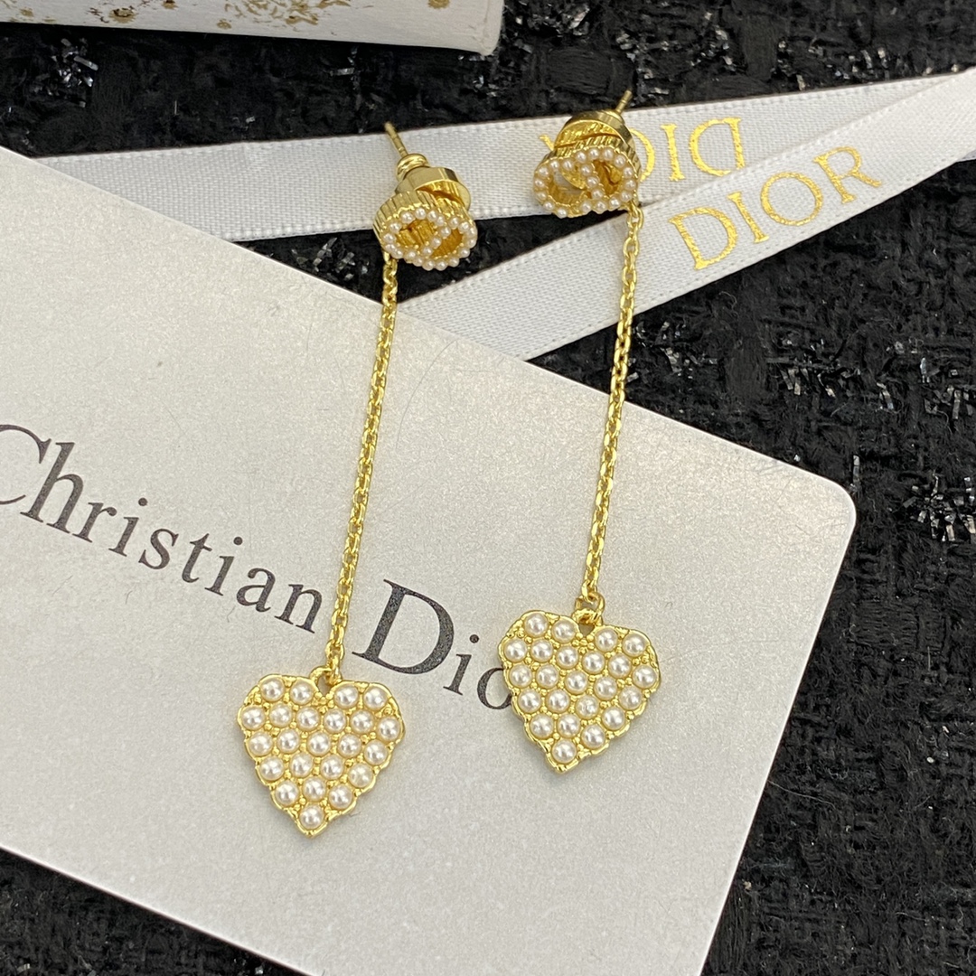 Bagsaaa D10r Heart Drop Gold Earrings