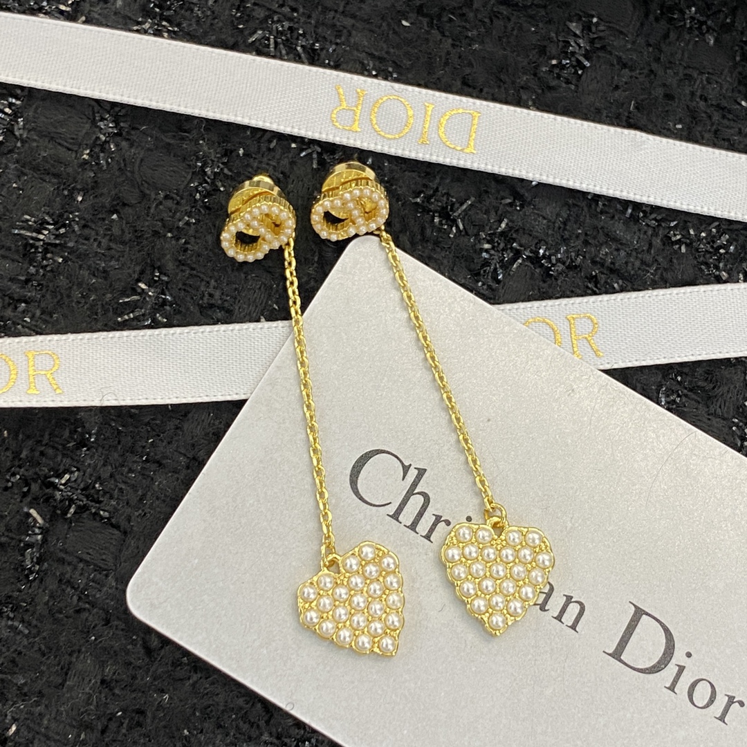 Bagsaaa D10r Heart Drop Gold Earrings