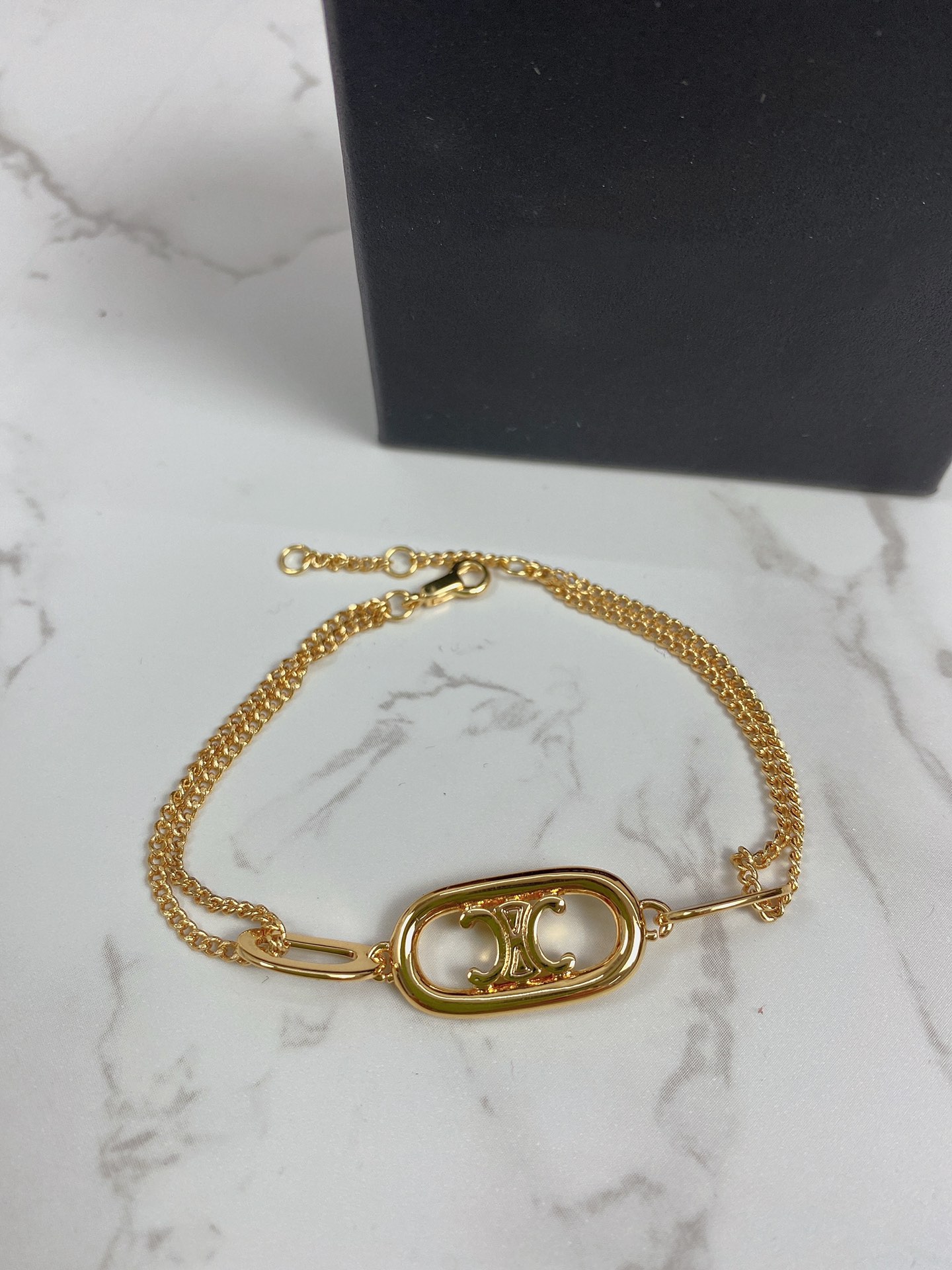 Bagsaaa Ce1i*e Gold Bracelet