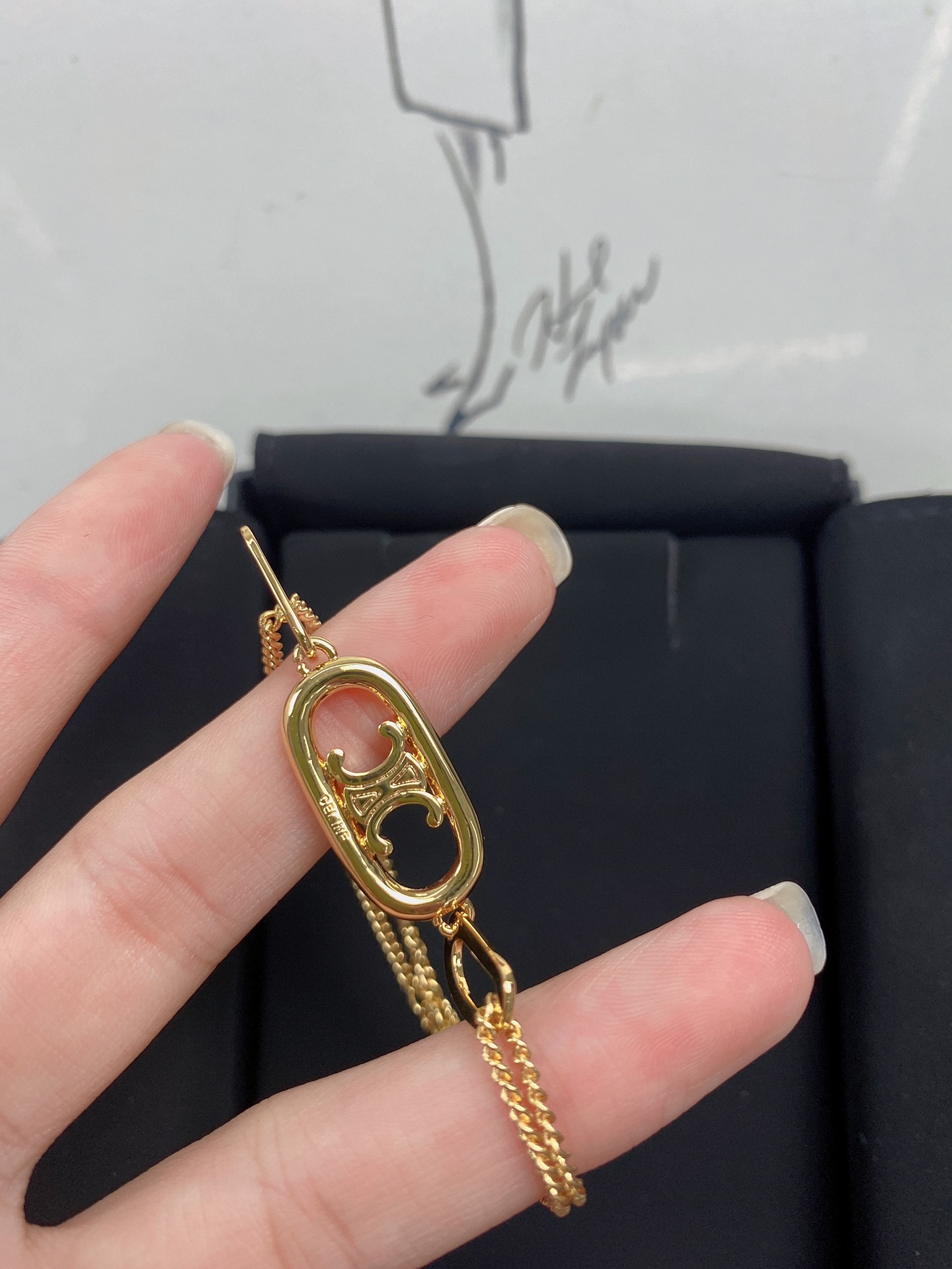 Bagsaaa Ce1i*e Gold Bracelet