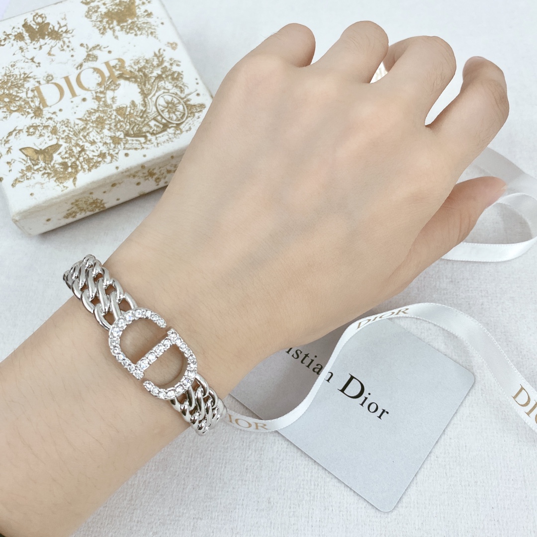 Bagsaaa D10r Crystal Silver Bracelet 