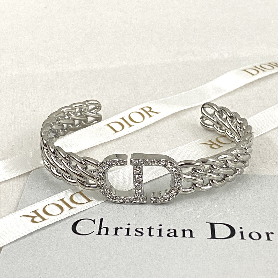 Bagsaaa D10r Crystal Silver Bracelet