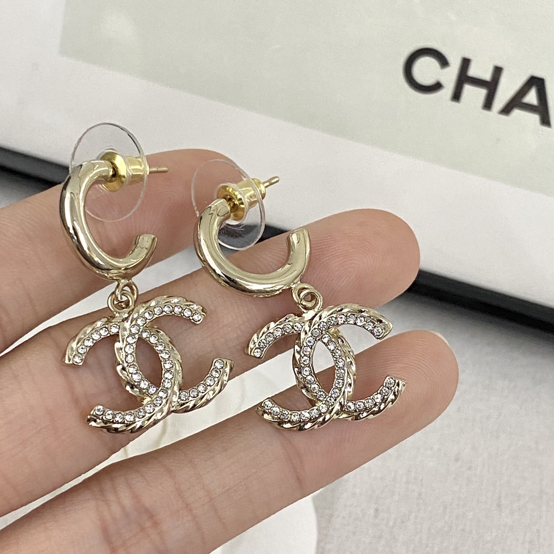 Bagsaaa Ch**el CC Gold Earrings