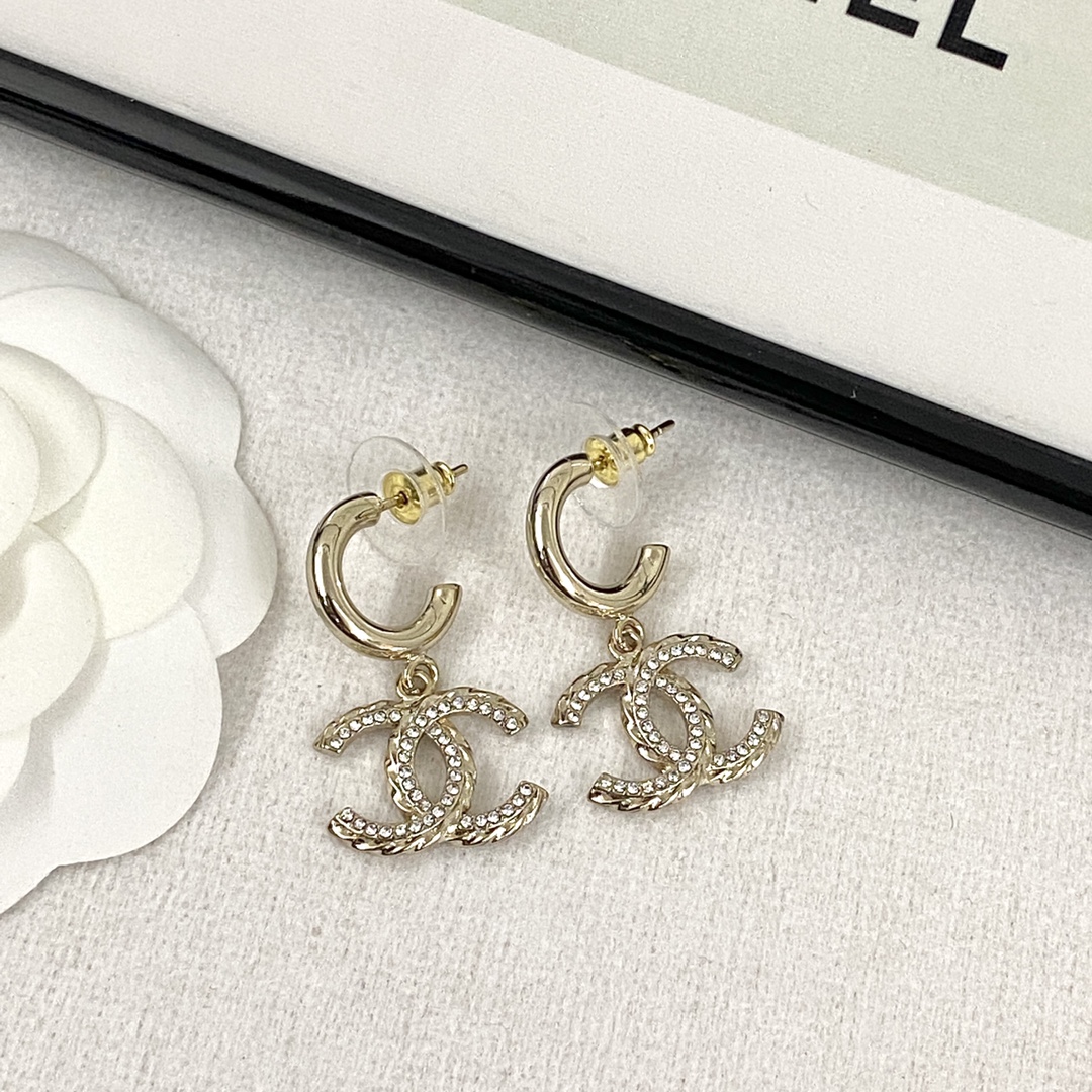 Bagsaaa Ch**el CC Gold Earrings