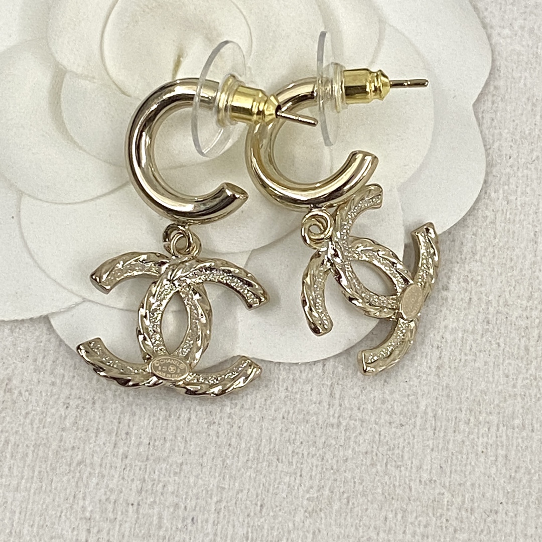 Bagsaaa Ch**el CC Gold Earrings