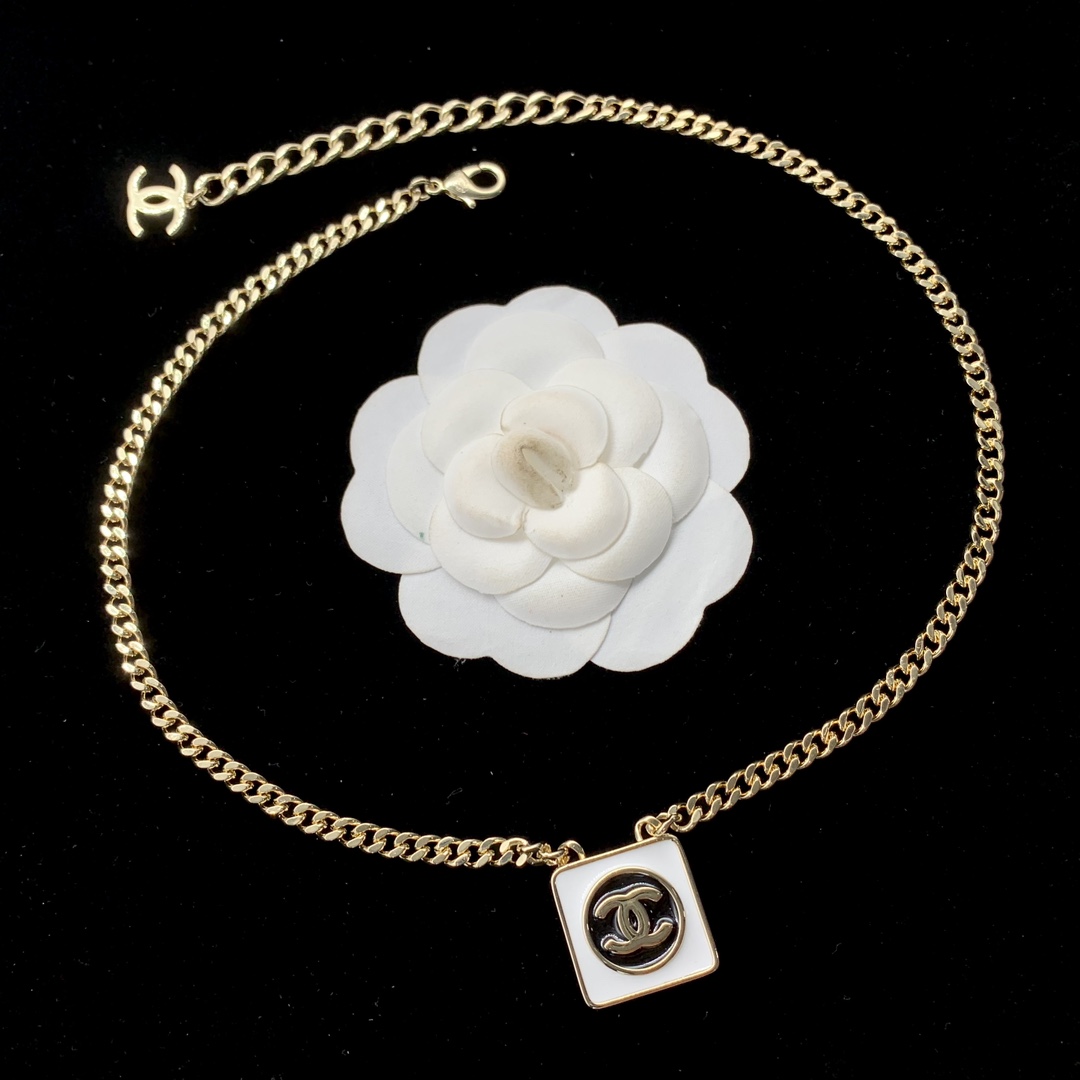 Bagsaaa Ch**el Gold Necklace 