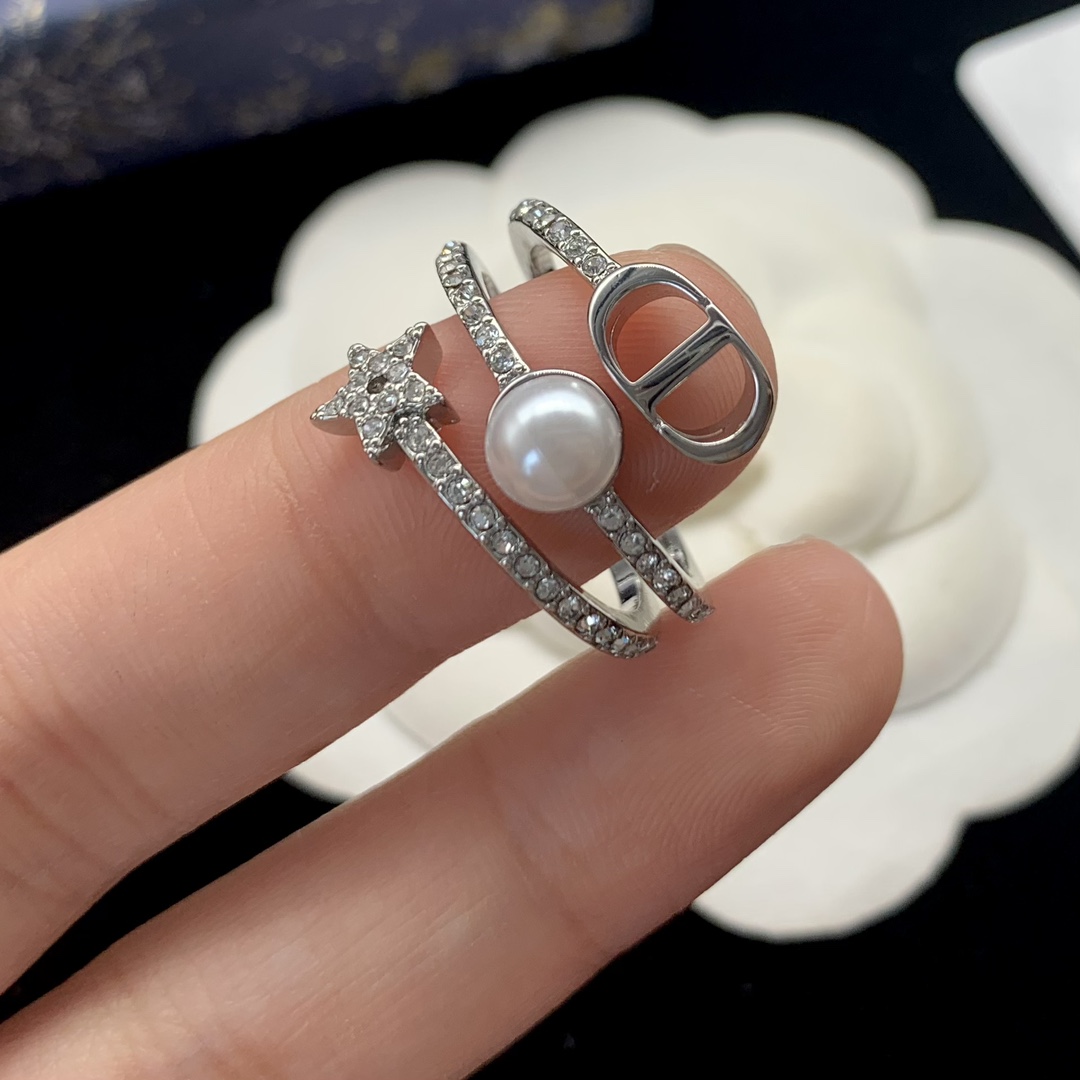 Bagsaaa D10r Montaigne Silver Ring