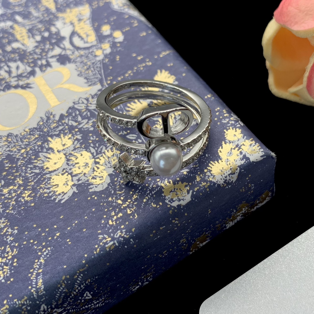Bagsaaa D10r Montaigne Silver Ring