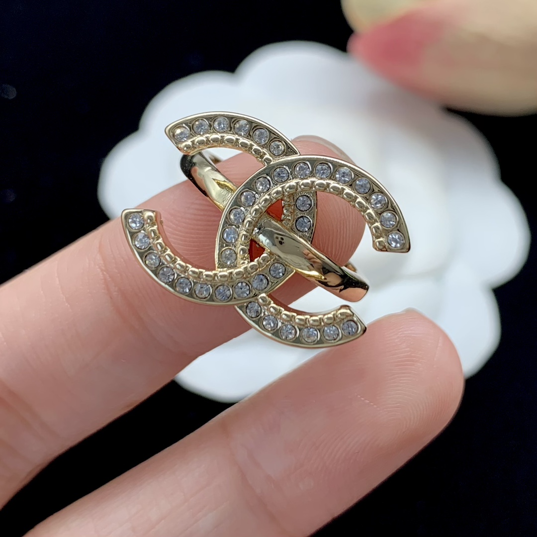 Bagsaaa Ch**el CCC Logo Ring
