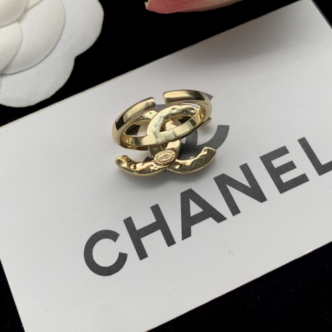 Bagsaaa Ch**el CCC Logo Ring