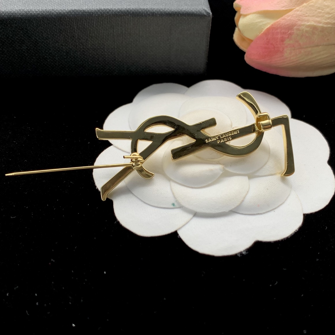 Bagsaaa Y51 Gold Brooch